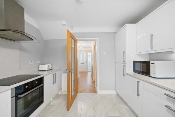 Altway, Aintree Village