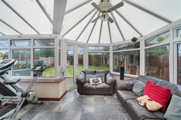 Furlong Close, Aintree