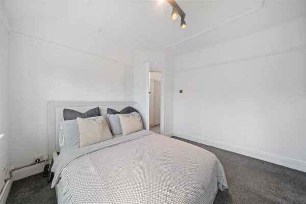 Oriel Drive, Aintree Village