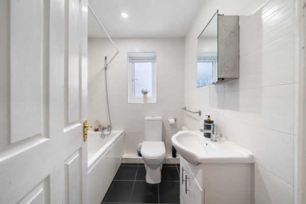 Furlong Close, Aintree