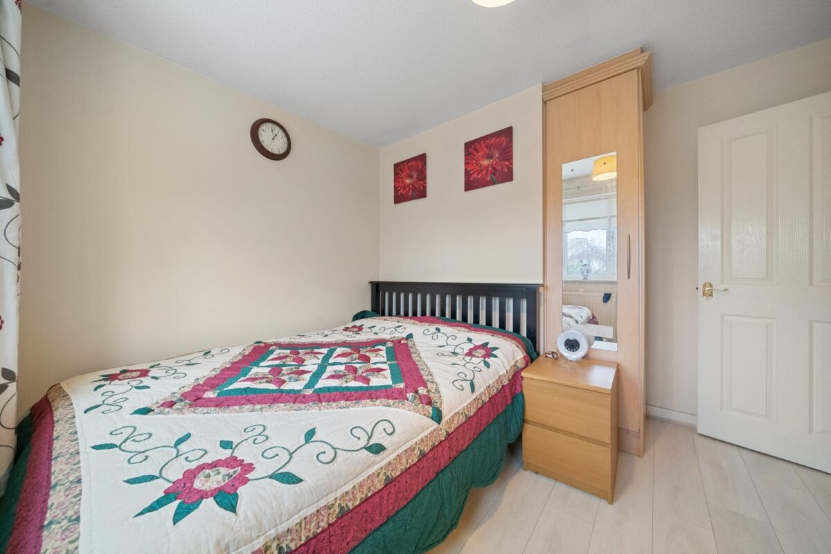 Furlong Close, Aintree