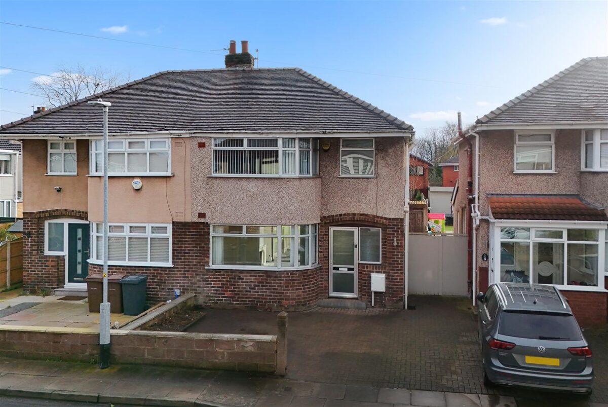 Malvern Grove, Aintree Village