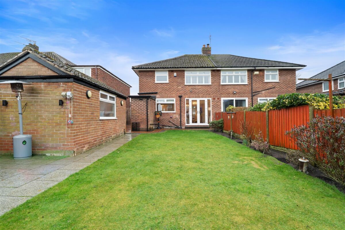 Altway, Aintree Village