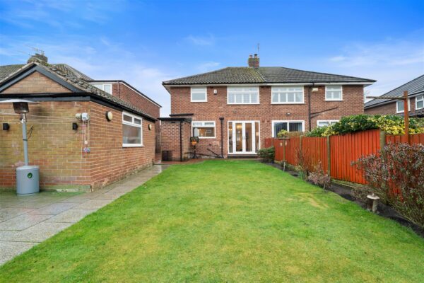 Altway, Aintree Village