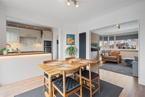 Oriel Drive, Aintree Village