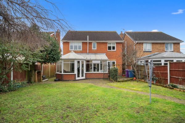 Furlong Close, Aintree