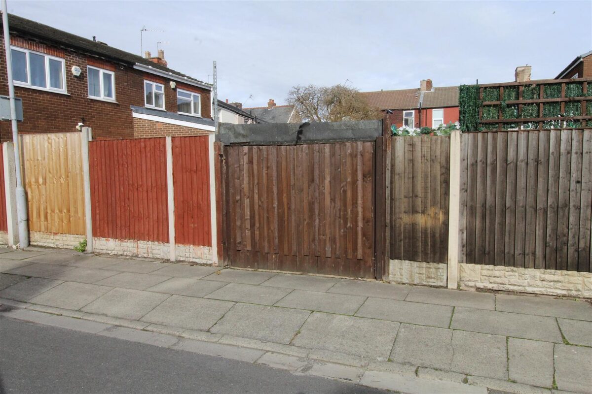 Gray Street, Linacre