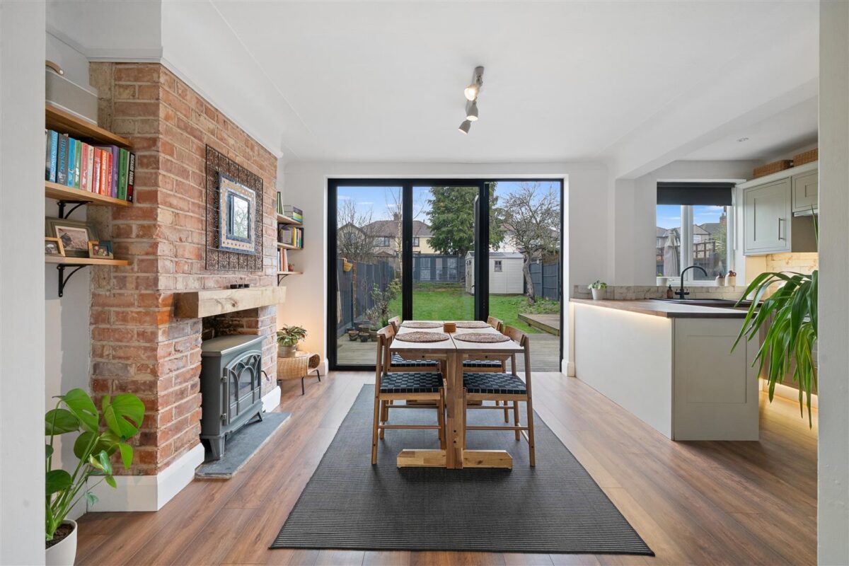 Oriel Drive, Aintree Village