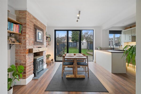 Oriel Drive, Aintree Village