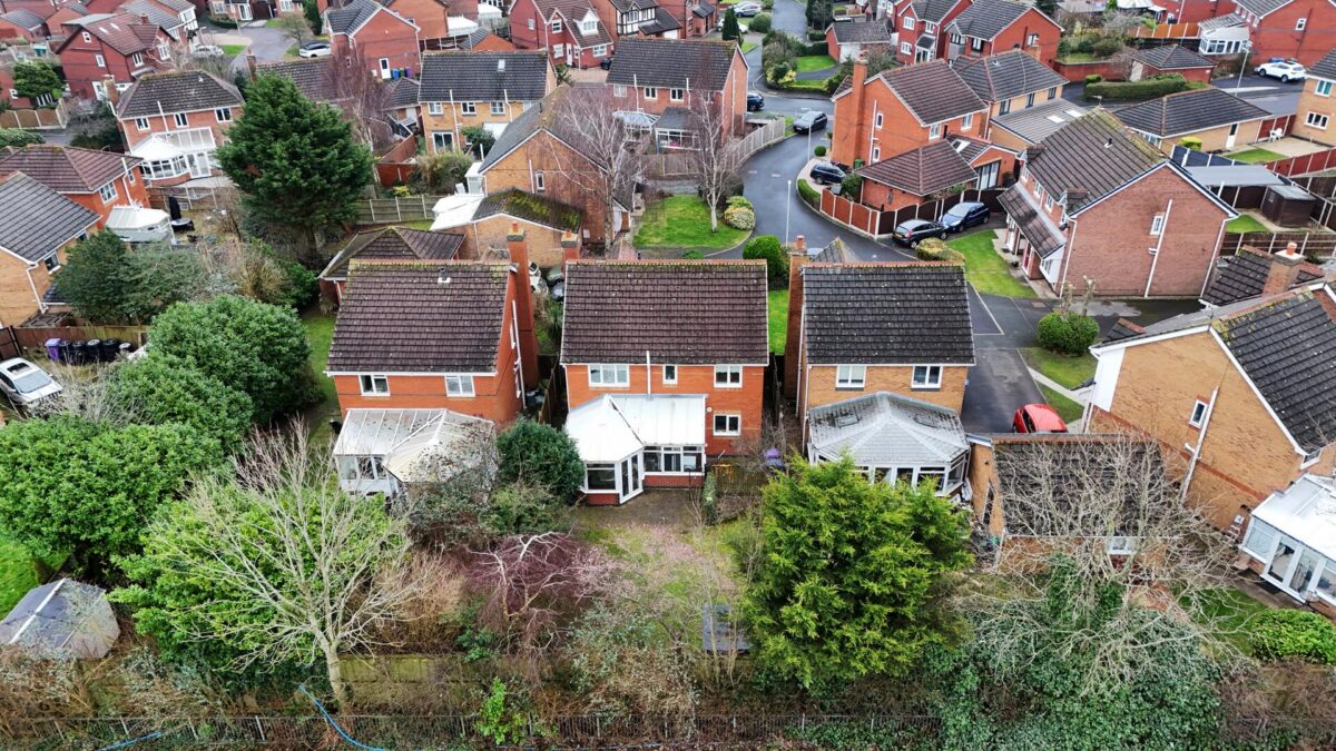 Furlong Close, Aintree