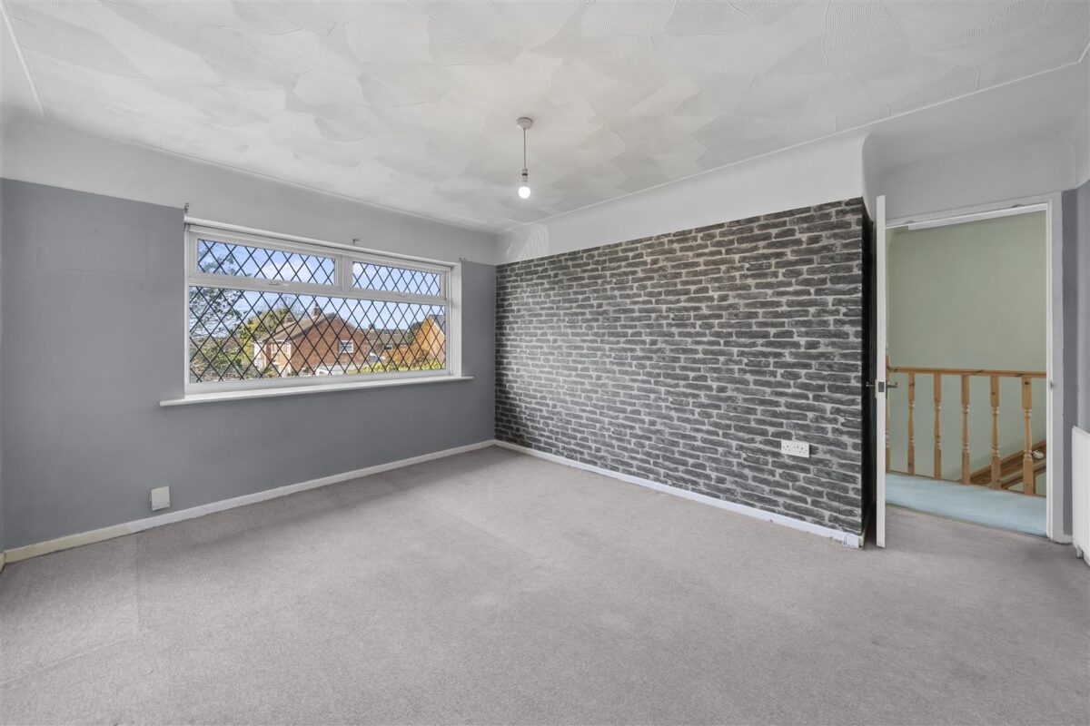 Bull Bridge Lane, Aintree Village