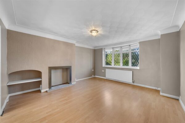 Bull Bridge Lane, Aintree Village