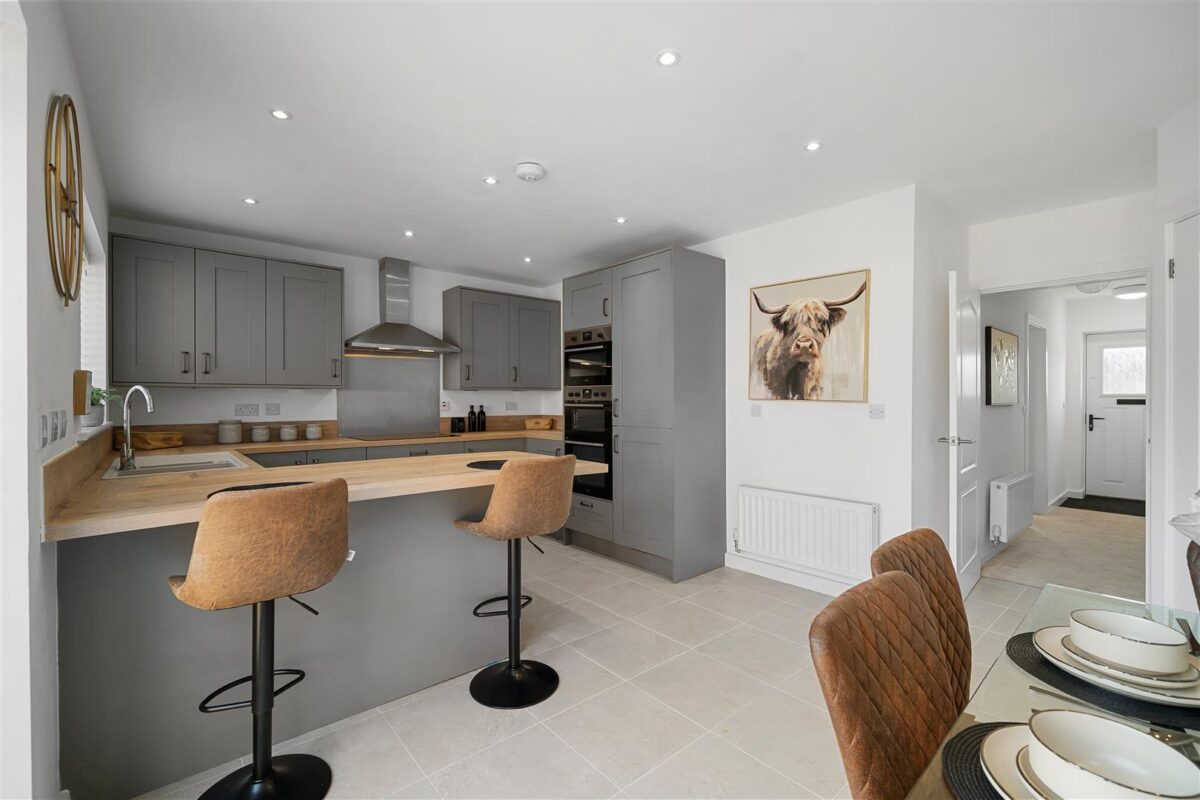 Westhead Green, Aintree Village