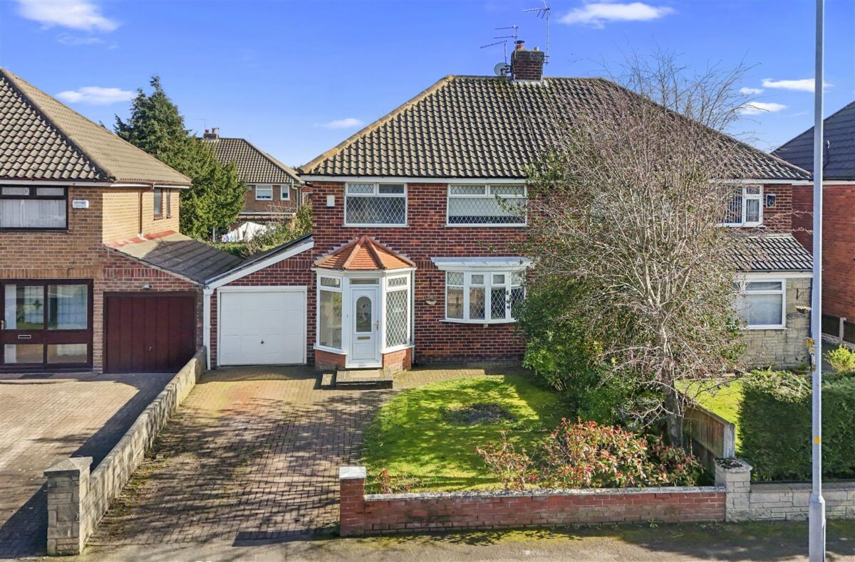 Bull Bridge Lane, Aintree Village