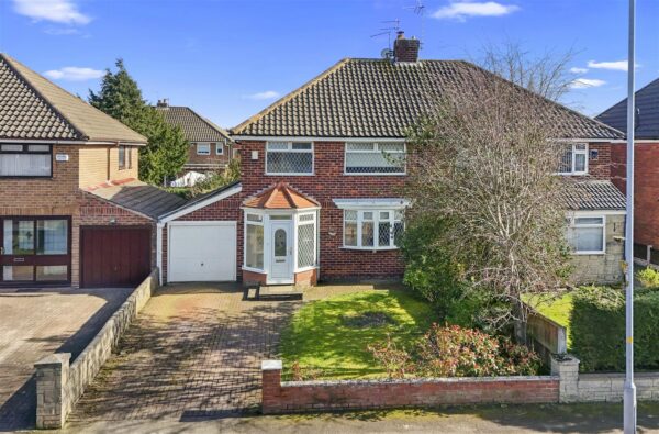 Bull Bridge Lane, Aintree Village