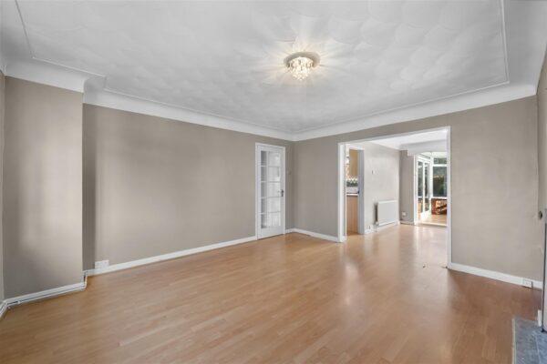 Bull Bridge Lane, Aintree Village