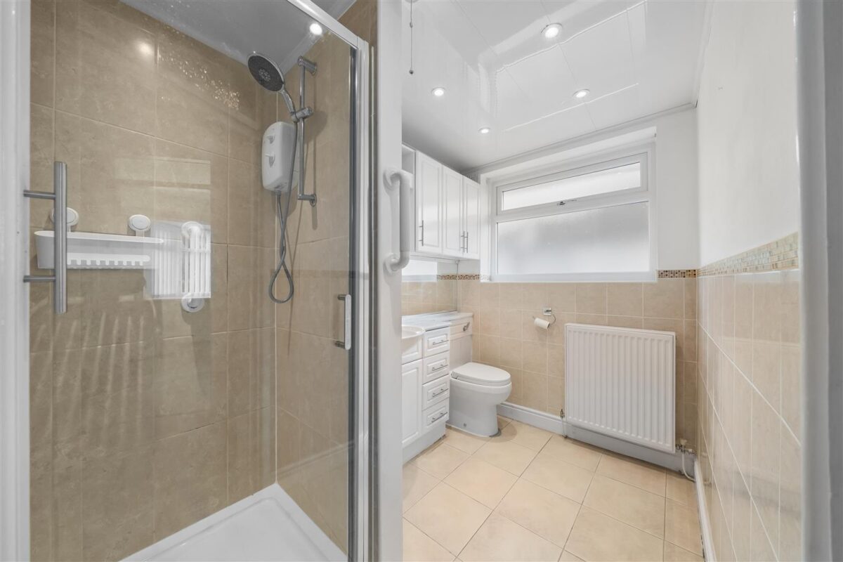 Lancing Drive, Aintree Village