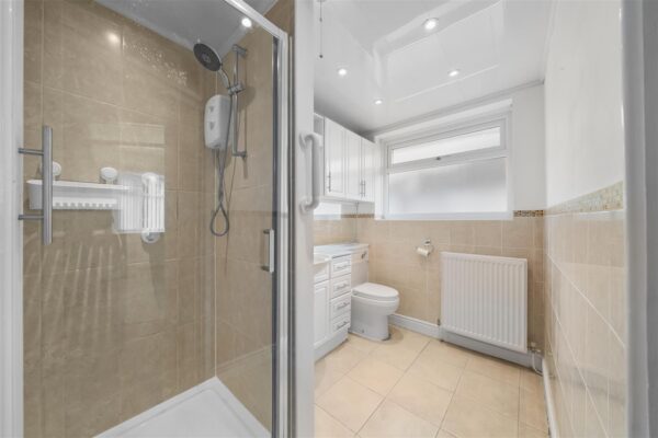 Lancing Drive, Aintree Village