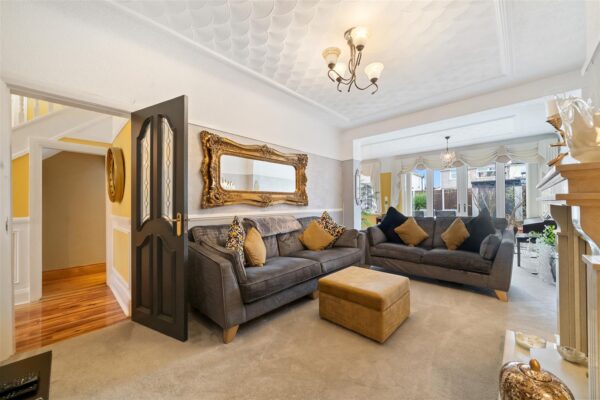 Ormskirk Road, Aintree Village