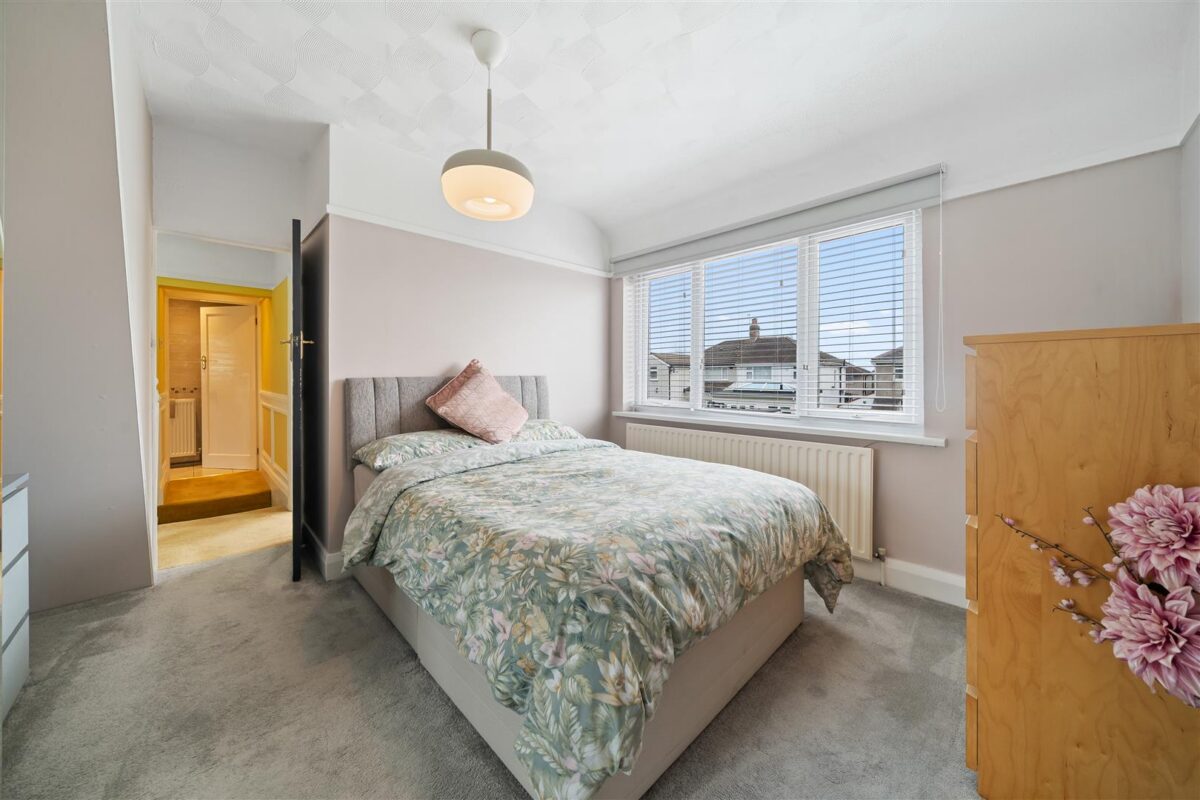 Ormskirk Road, Aintree Village