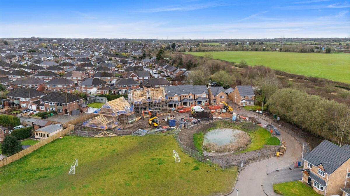 Westhead Green, Aintree Village