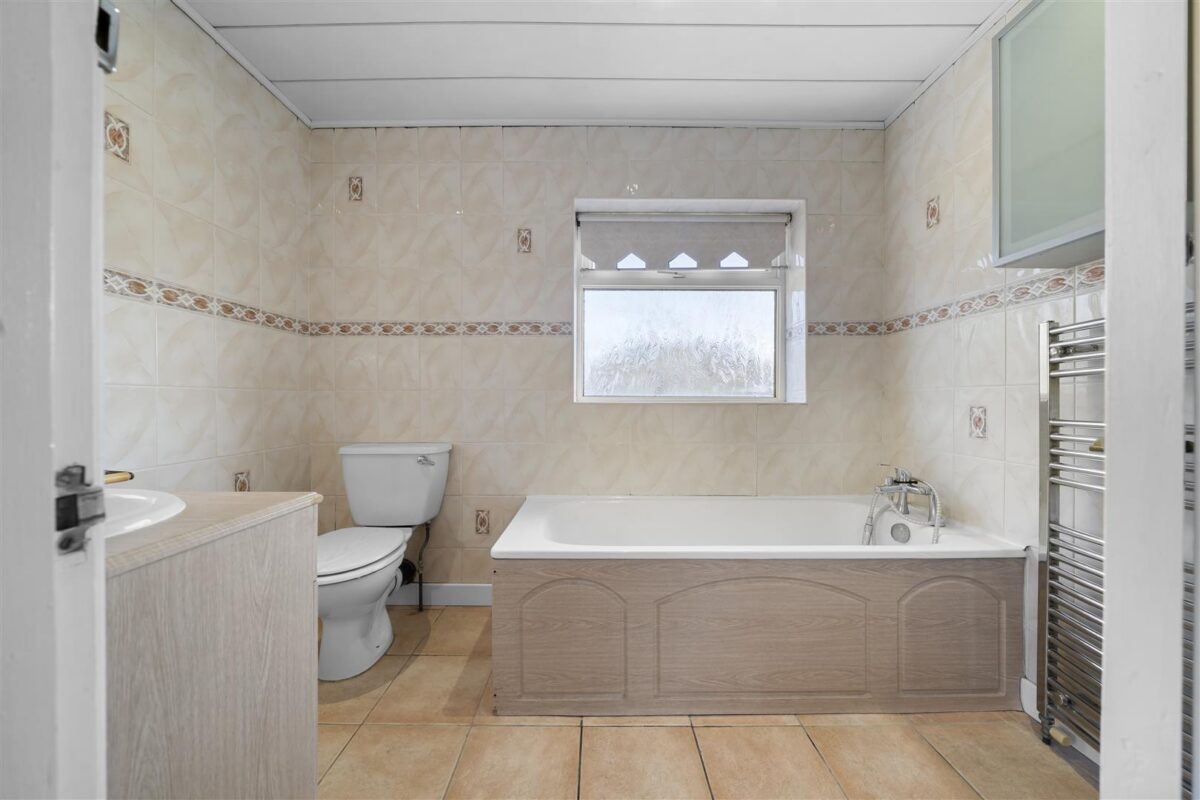 Bull Bridge Lane, Aintree Village