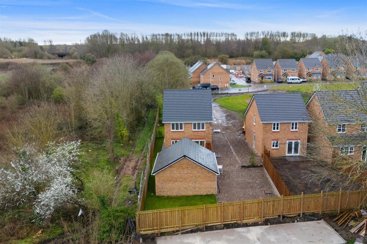 Westhead Green, Aintree Village