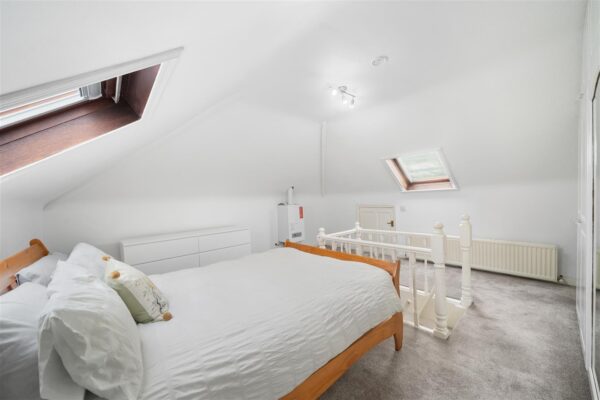 Lancing Drive, Aintree Village