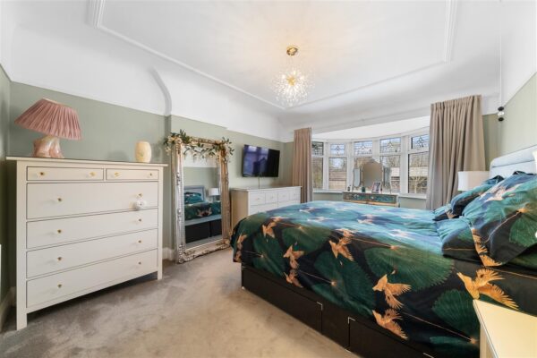 Ormskirk Road, Aintree Village