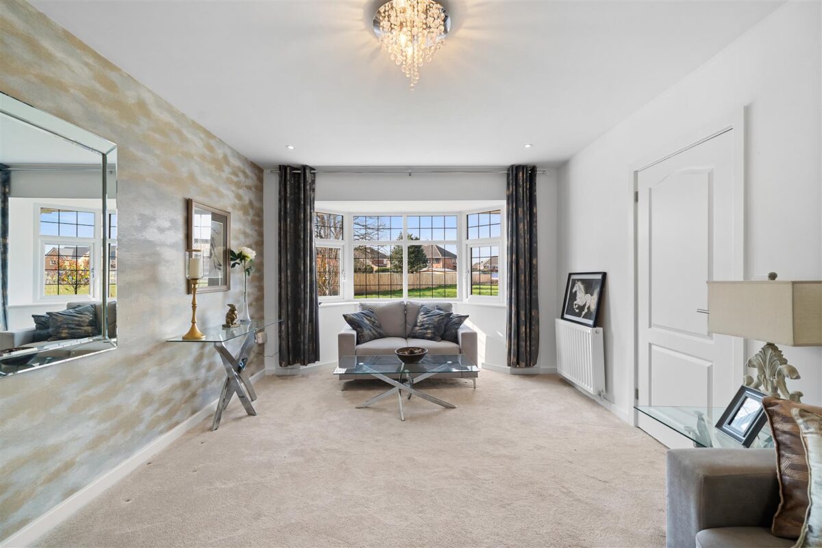 Westhead Green, Aintree Village