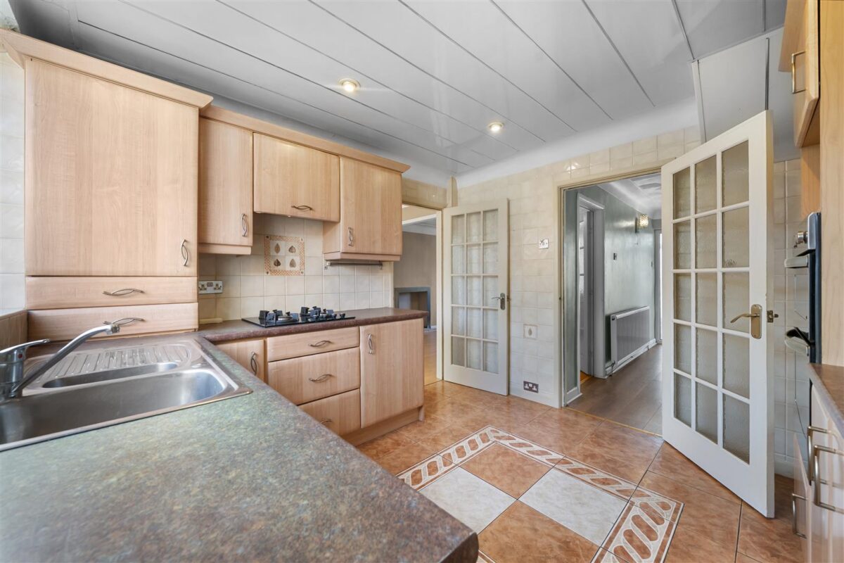 Bull Bridge Lane, Aintree Village