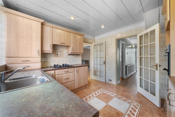 Bull Bridge Lane, Aintree Village