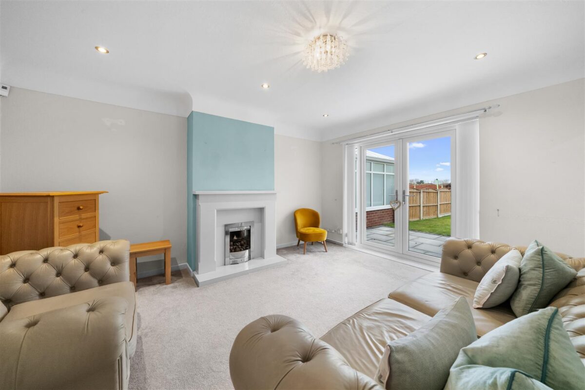 Lancing Drive, Aintree Village