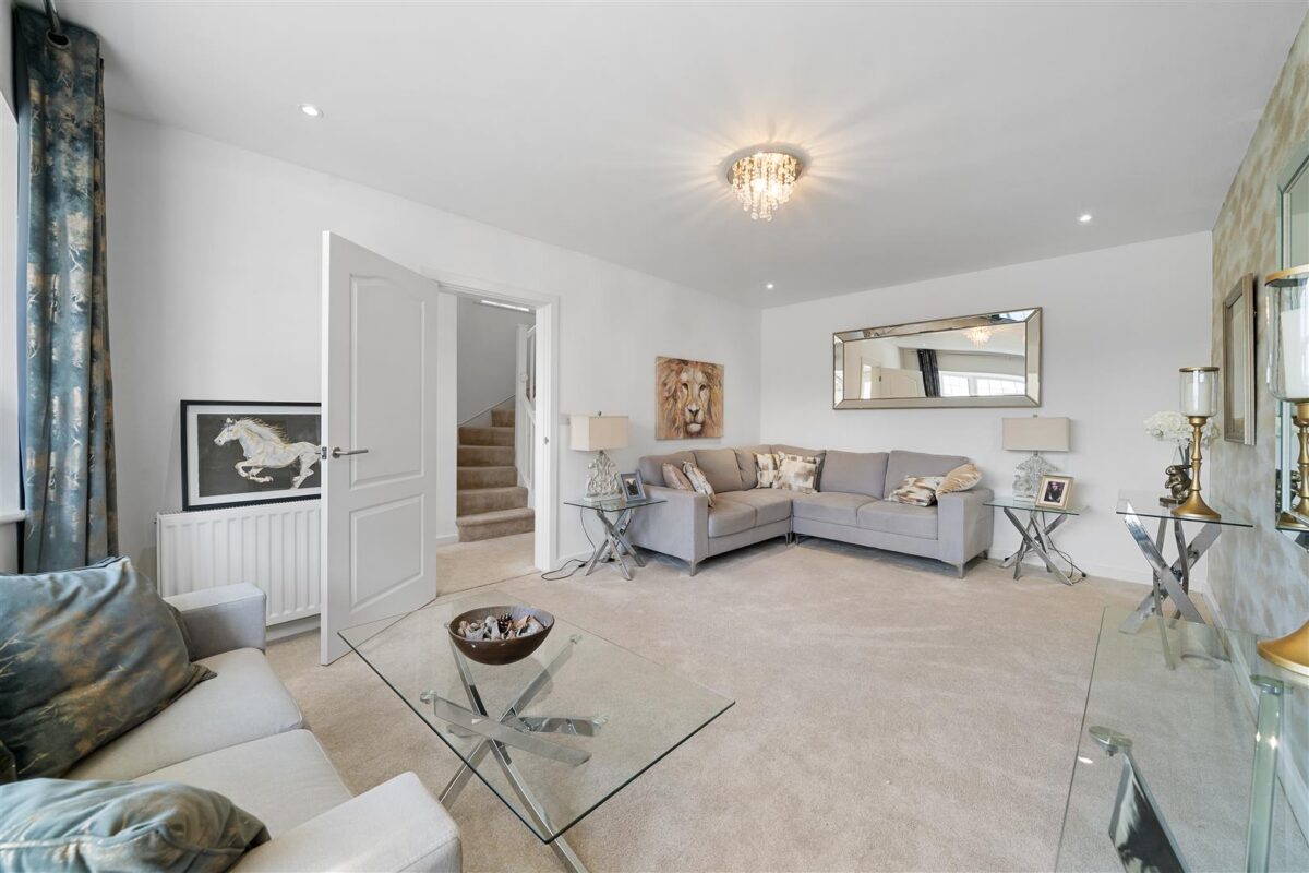 Westhead Green, Aintree Village