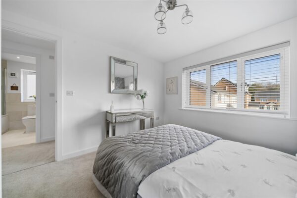 Westhead Green, Aintree Village