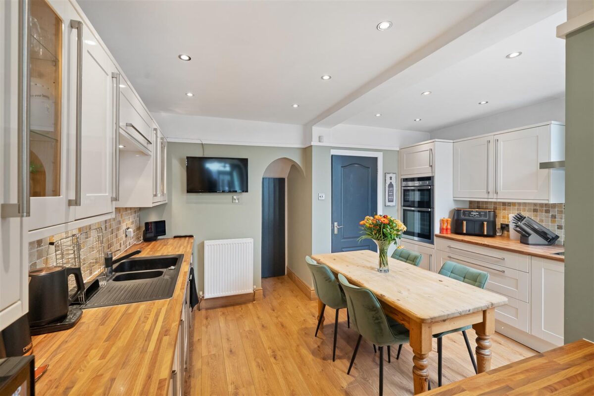 Ormskirk Road, Aintree Village