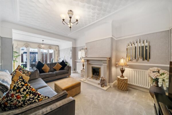 Ormskirk Road, Aintree Village