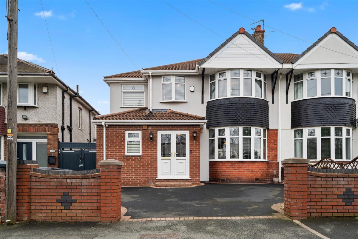 Ormskirk Road, Aintree Village