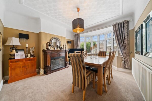 Ormskirk Road, Aintree Village