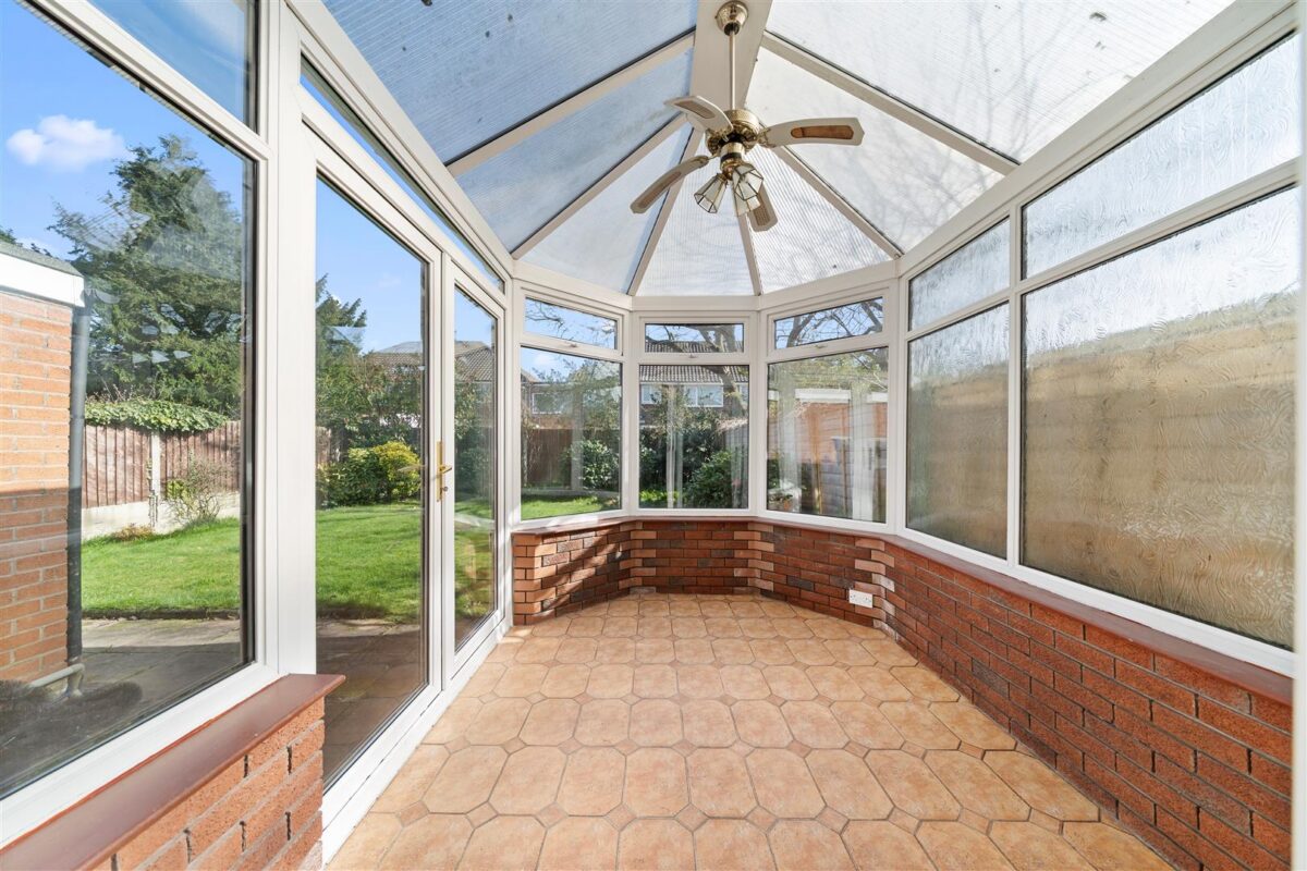 Bull Bridge Lane, Aintree Village