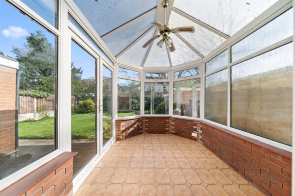 Bull Bridge Lane, Aintree Village