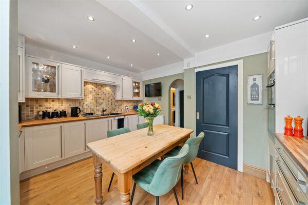 Ormskirk Road, Aintree Village