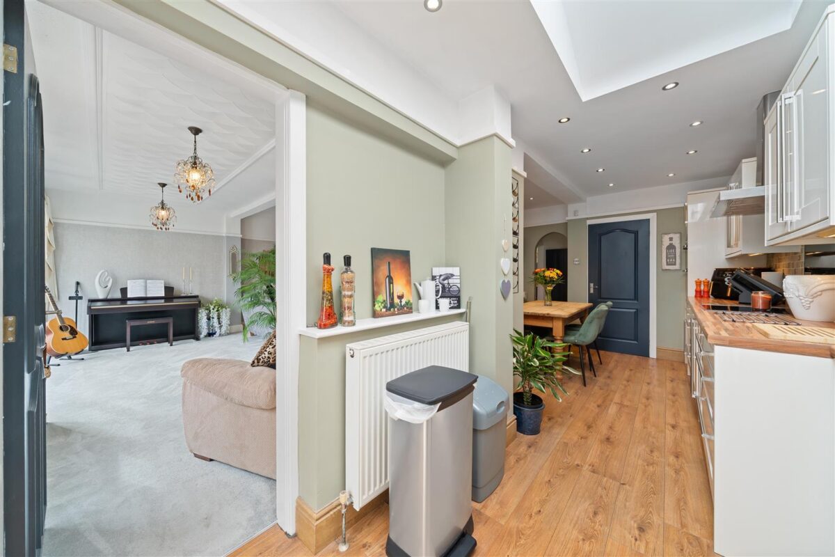 Ormskirk Road, Aintree Village