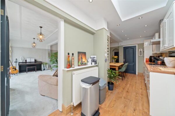 Ormskirk Road, Aintree Village