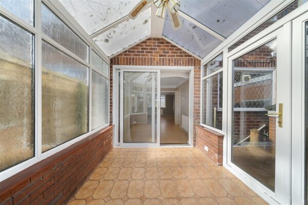 Bull Bridge Lane, Aintree Village