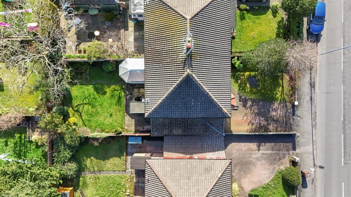 Bull Bridge Lane, Aintree Village