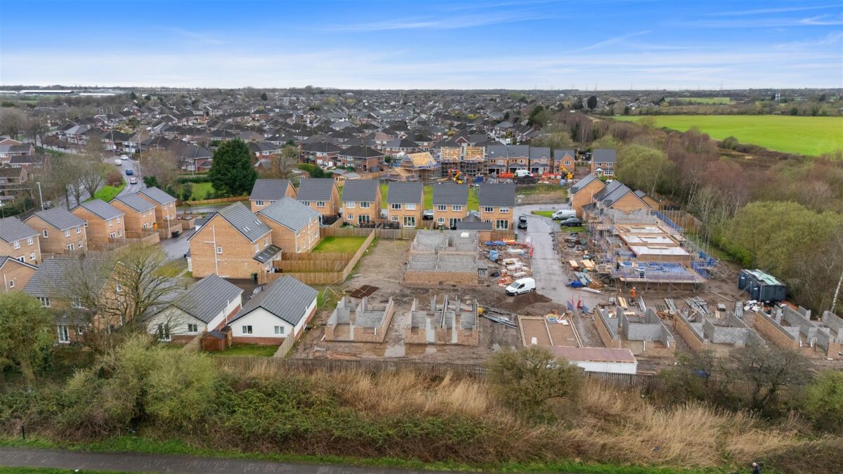 Westhead Green, Aintree Village