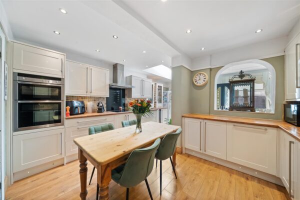 Ormskirk Road, Aintree Village