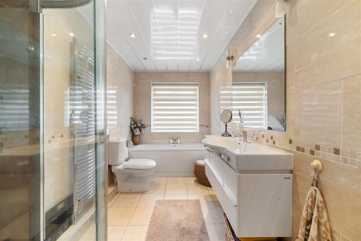 Ormskirk Road, Aintree Village