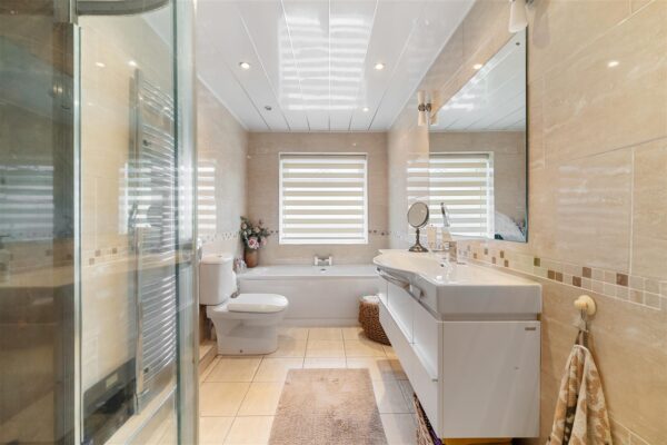 Ormskirk Road, Aintree Village